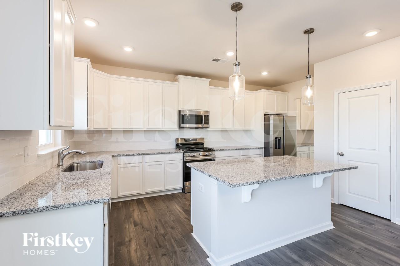 1104 Mission Hill Ln - Photo 7 of 16