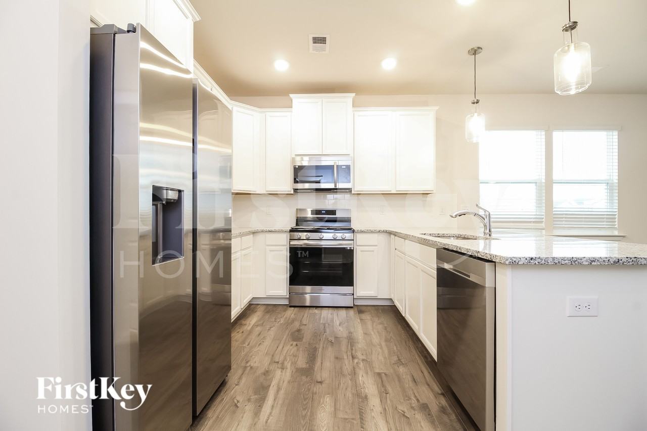 423 Stonefence Dr - Photo 5 of 18