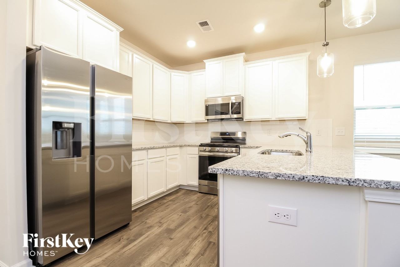 423 Stonefence Dr - Photo 6 of 18