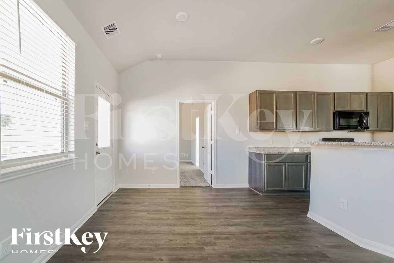 11021 Patriot Ct - Photo 5 of 15