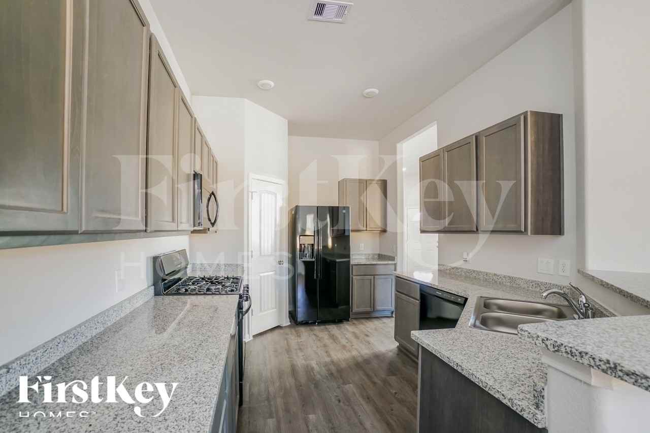 11021 Patriot Ct - Photo 6 of 15