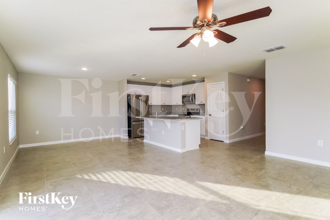 341 S Haven Ct - Photo 4 of 15