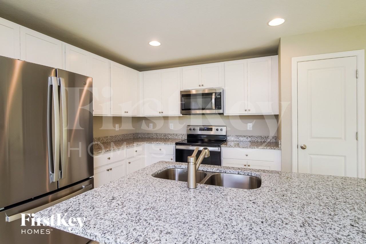 341 S Haven Ct - Photo 7 of 15