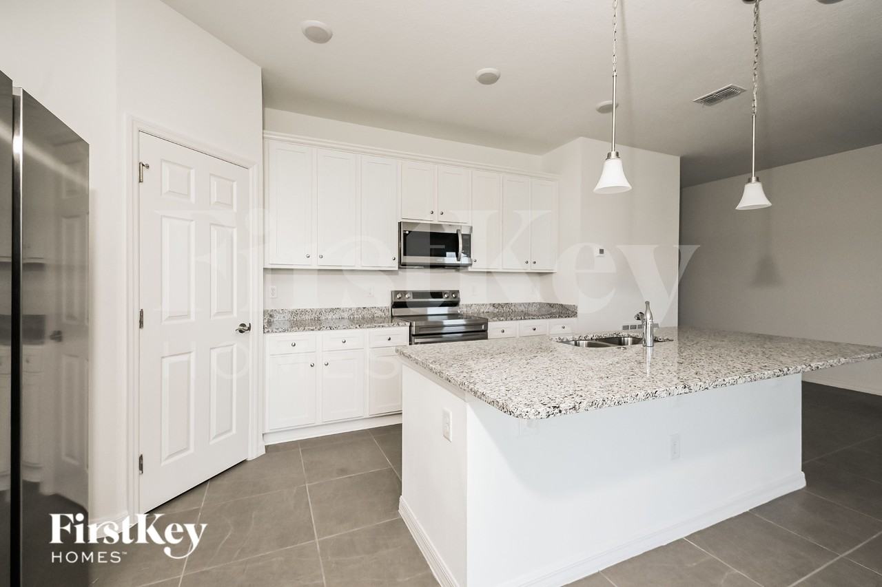 564 Crown Rose Dr - Photo 5 of 17