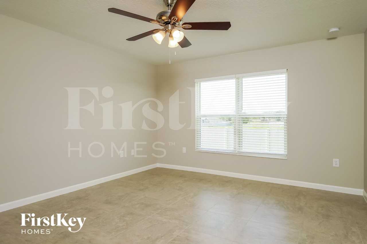 651 Lindbergh Way - Photo 4 of 15