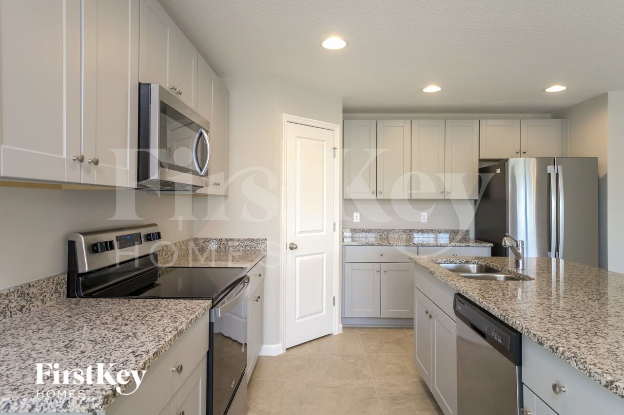 651 Lindbergh Way - Photo 5 of 15