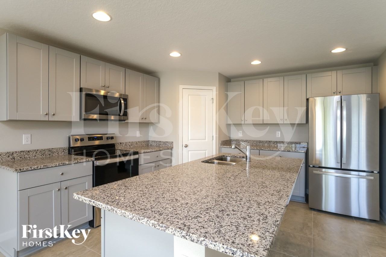 651 Lindbergh Way - Photo 6 of 15