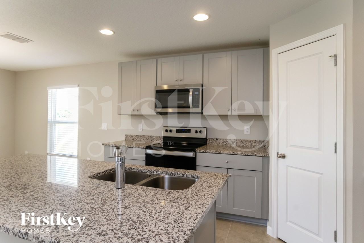 651 Lindbergh Way - Photo 7 of 15