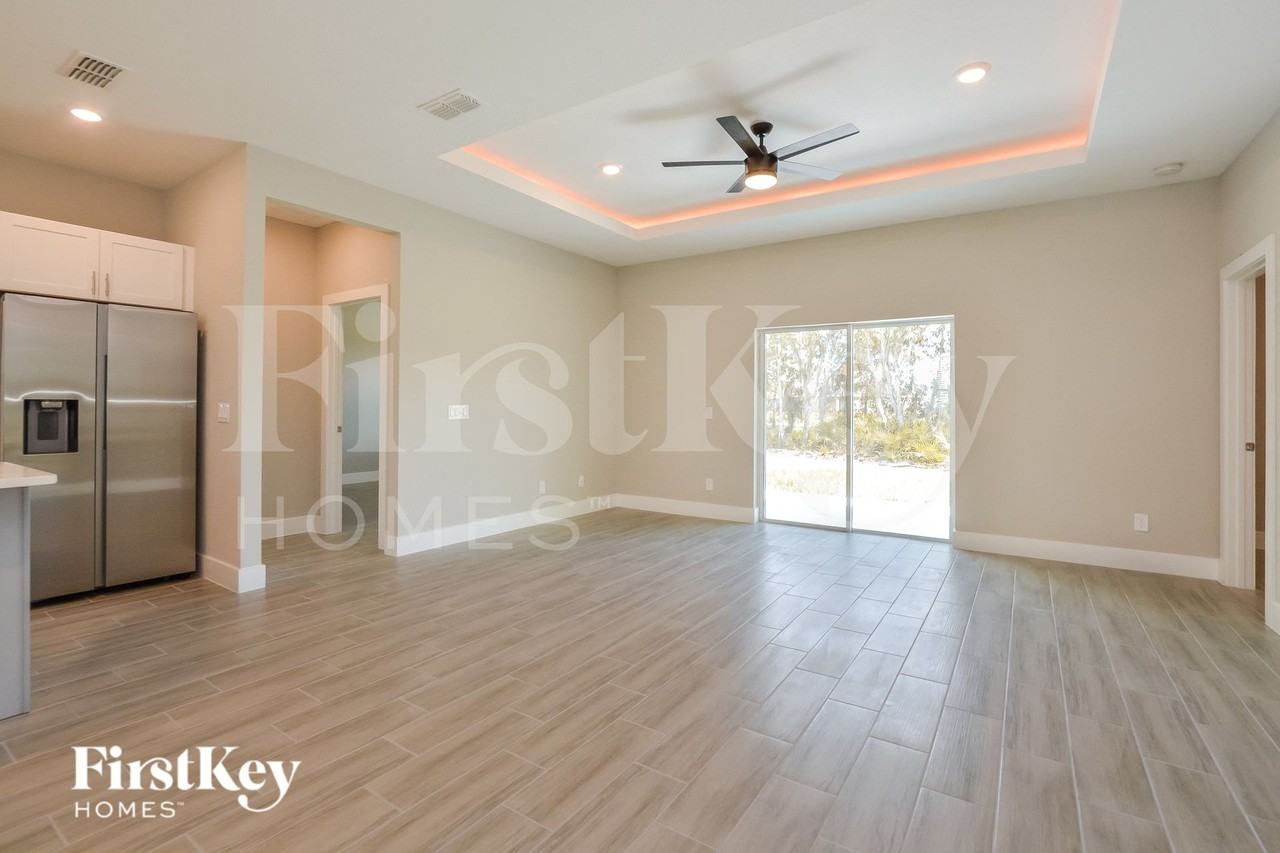 1521 Eloise Ct - Photo 2 of 15