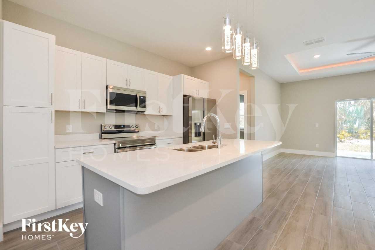 1521 Eloise Ct - Photo 4 of 15