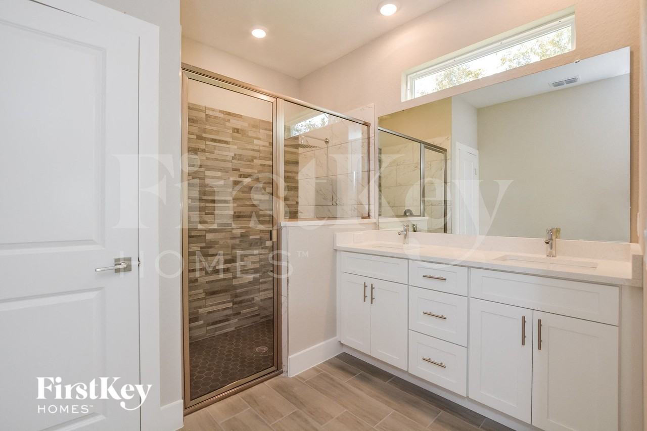 1521 Eloise Ct - Photo 7 of 15