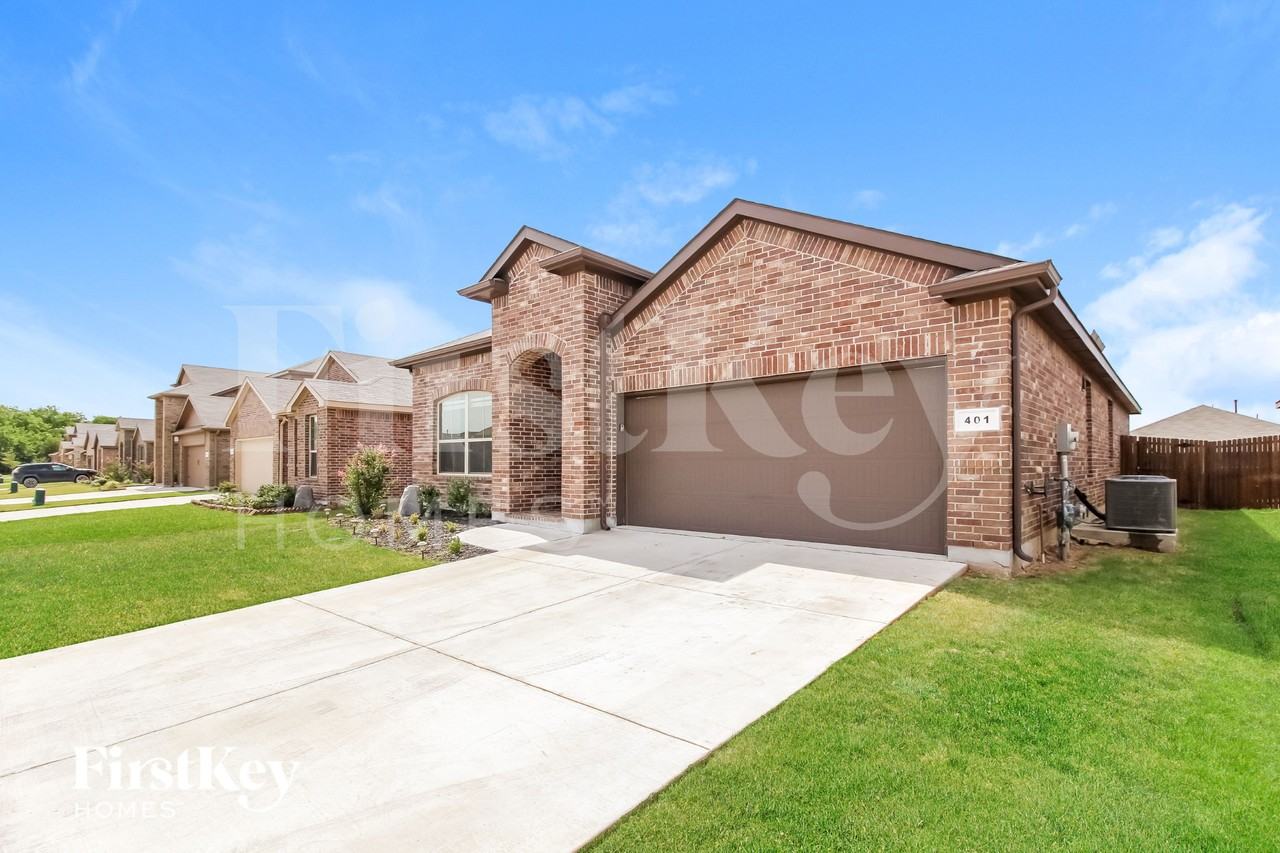 401 Goldfinch Rd - Photo 2 of 15