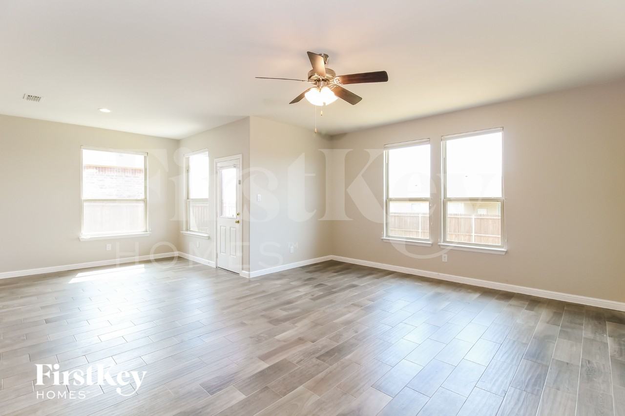 401 Goldfinch Rd - Photo 3 of 15