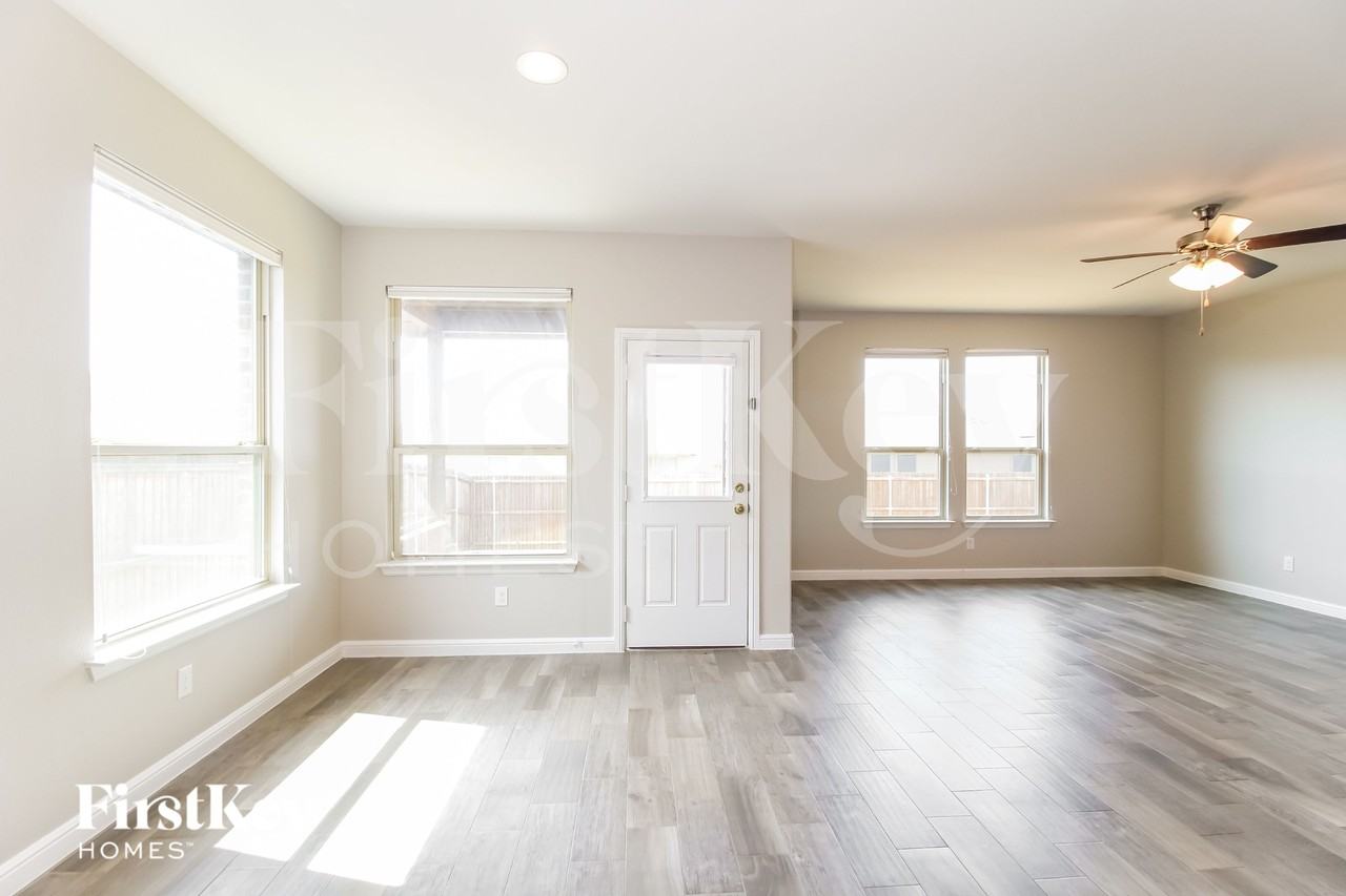 401 Goldfinch Rd - Photo 4 of 15