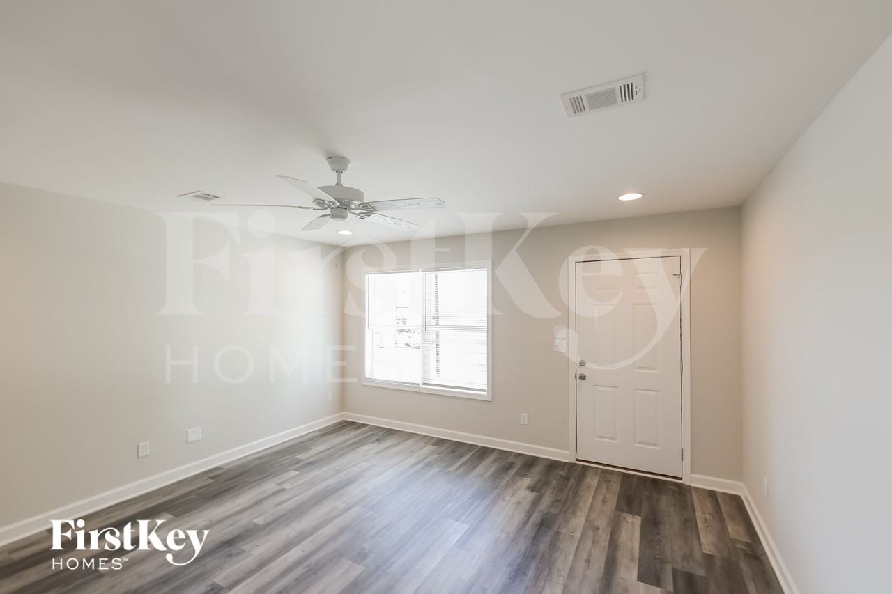 6017 73rd Pl E - Photo 3 of 15