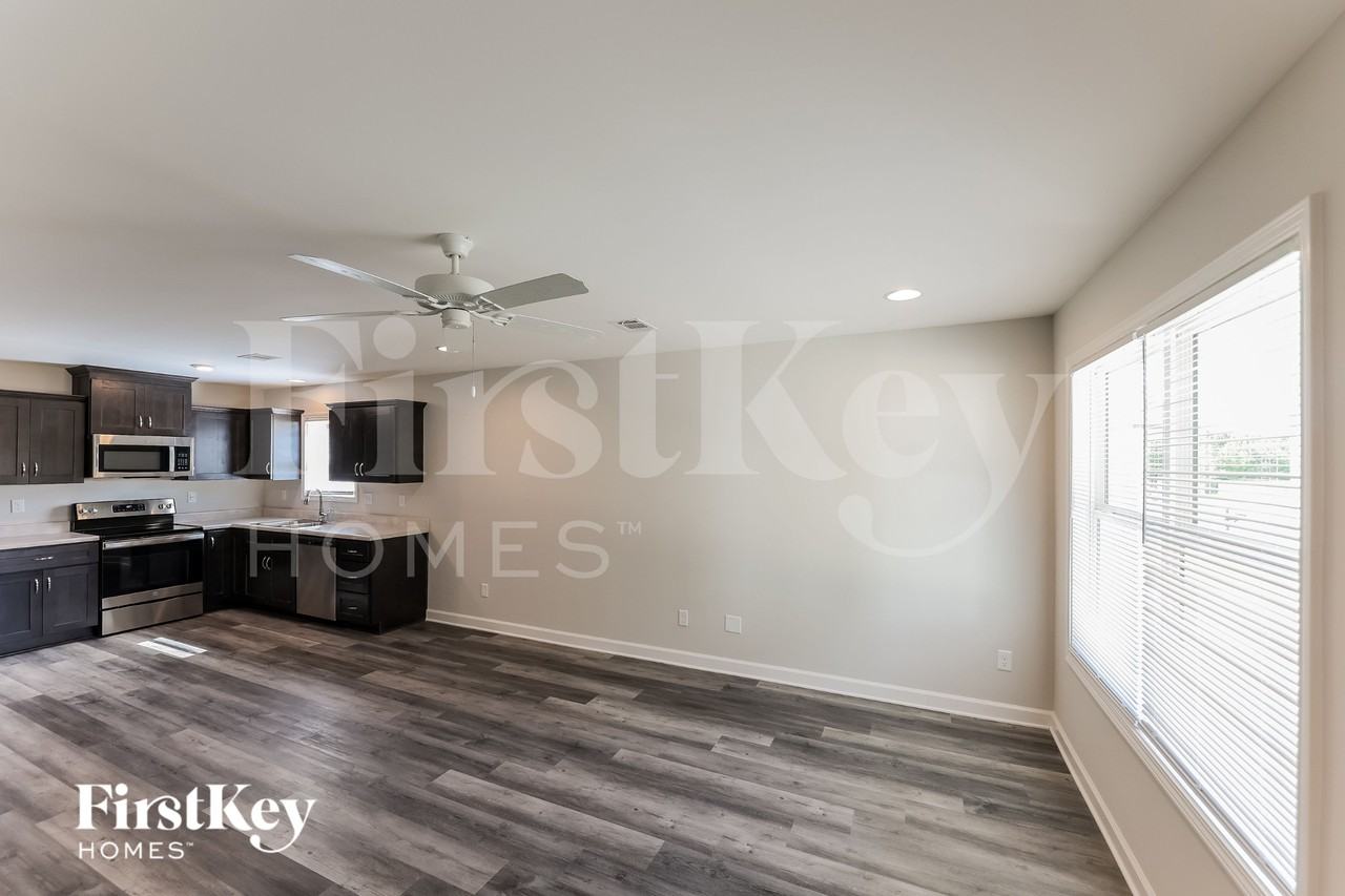 6017 73rd Pl E - Photo 4 of 15