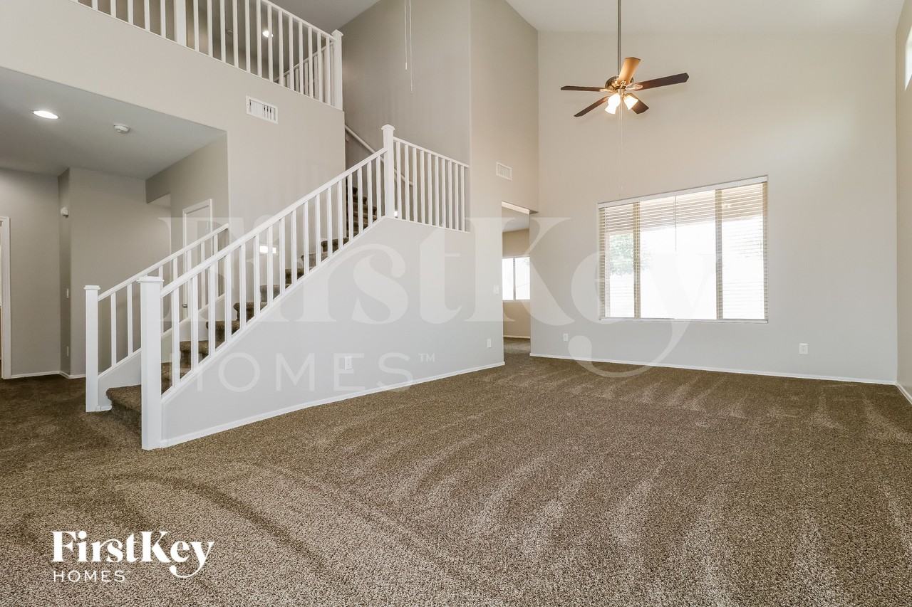 25288 W Pleasant Ln - Photo 5 of 15