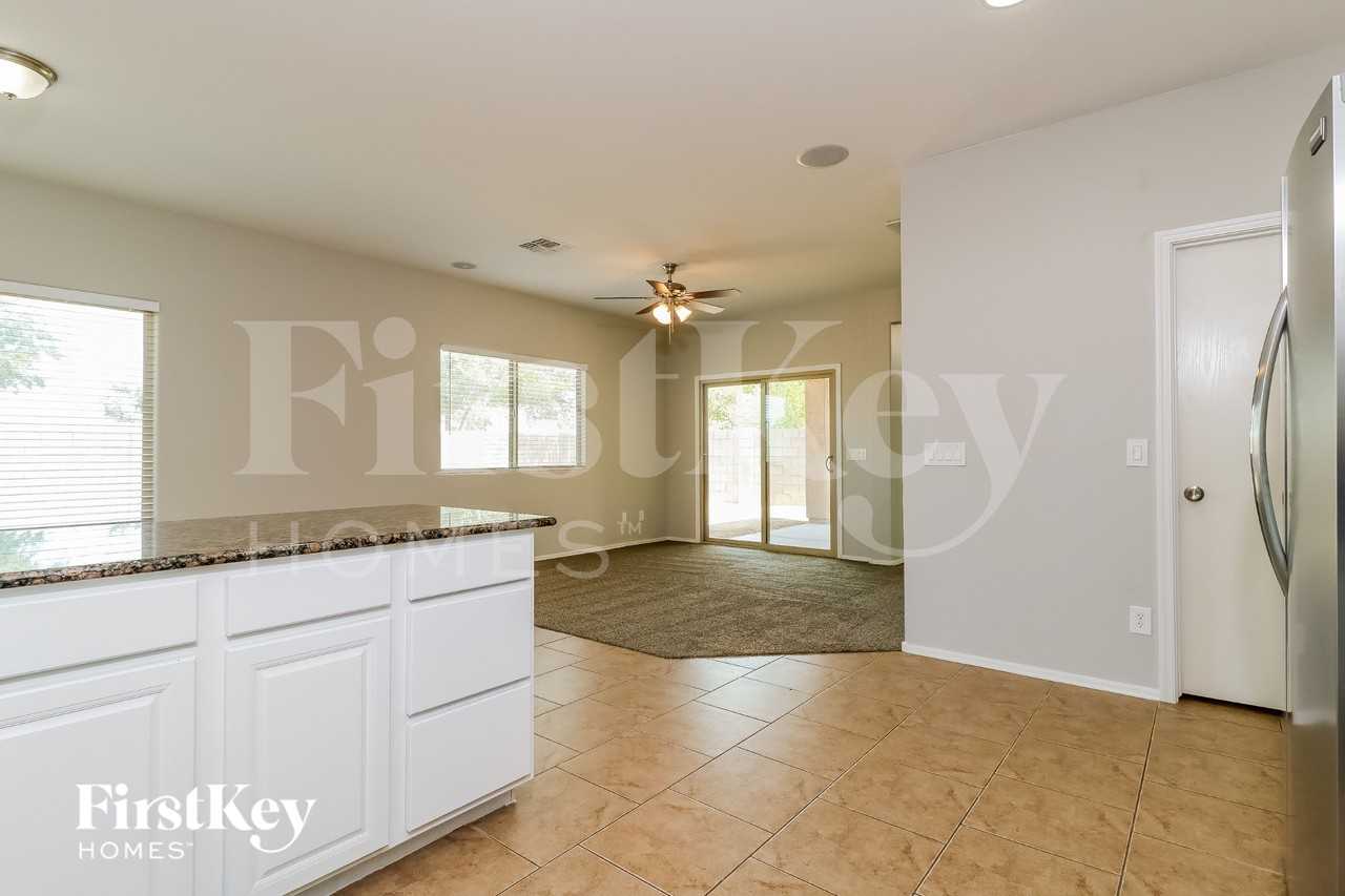 25288 W Pleasant Ln - Photo 7 of 15