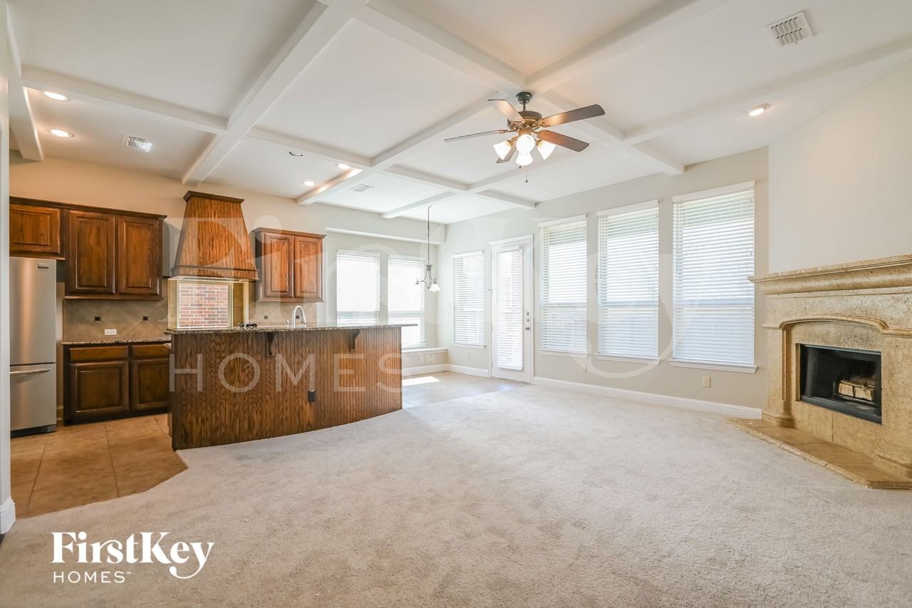 1045 Dunhill Ln - Photo 2 of 15