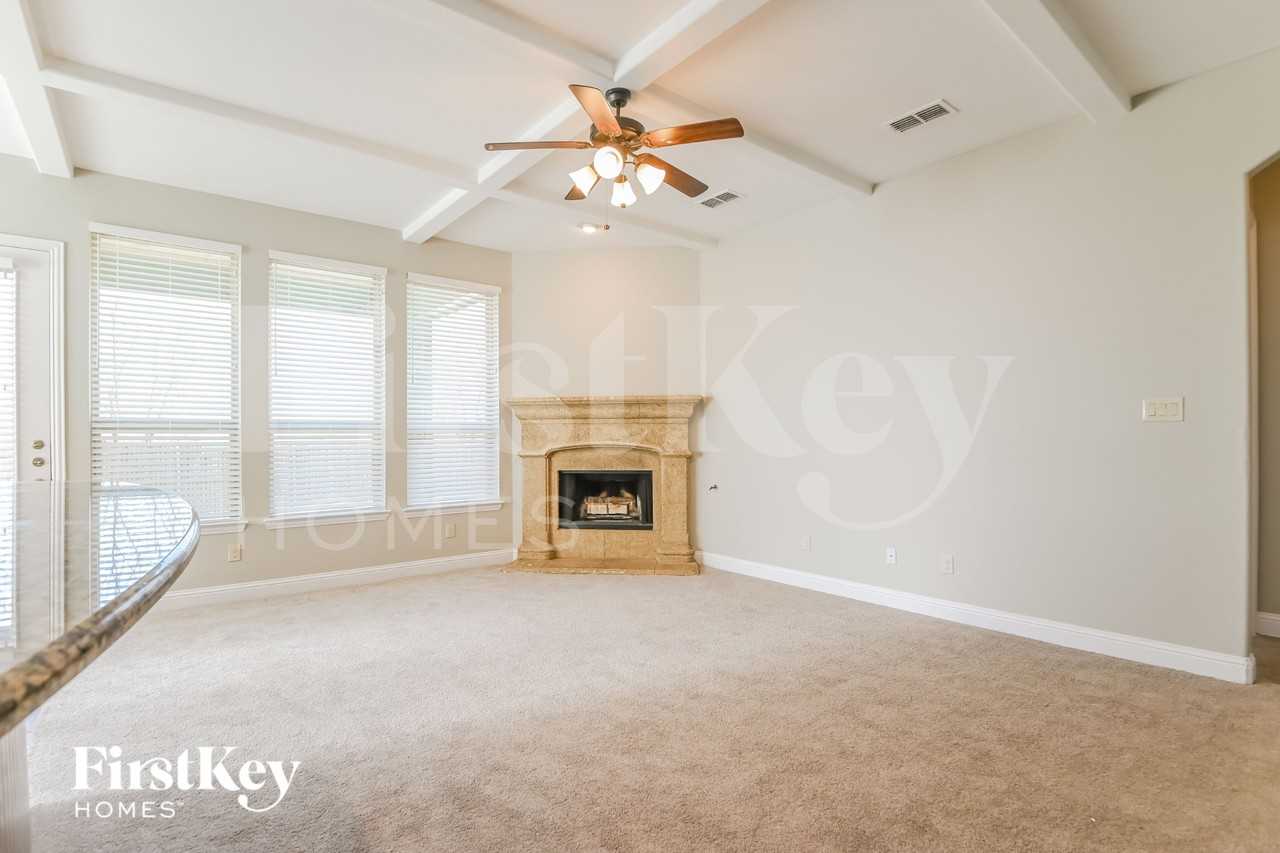 1045 Dunhill Ln - Photo 3 of 15