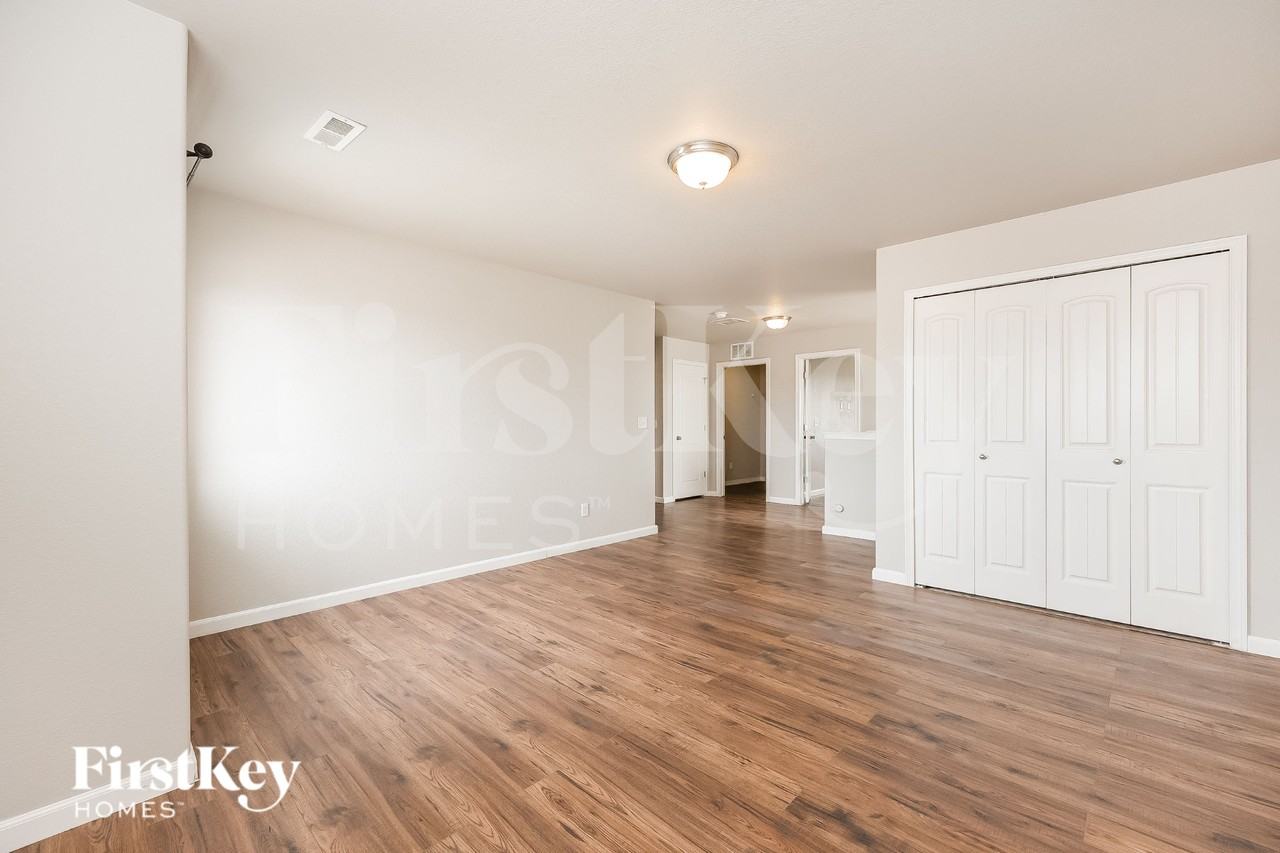 8517 Admiral Way - Photo 3 of 16