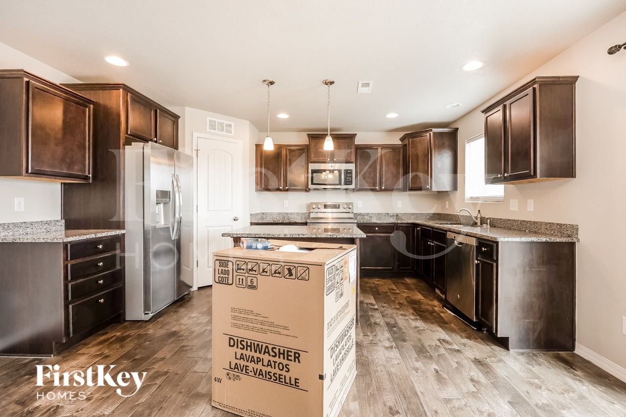 8517 Admiral Way - Photo 4 of 16