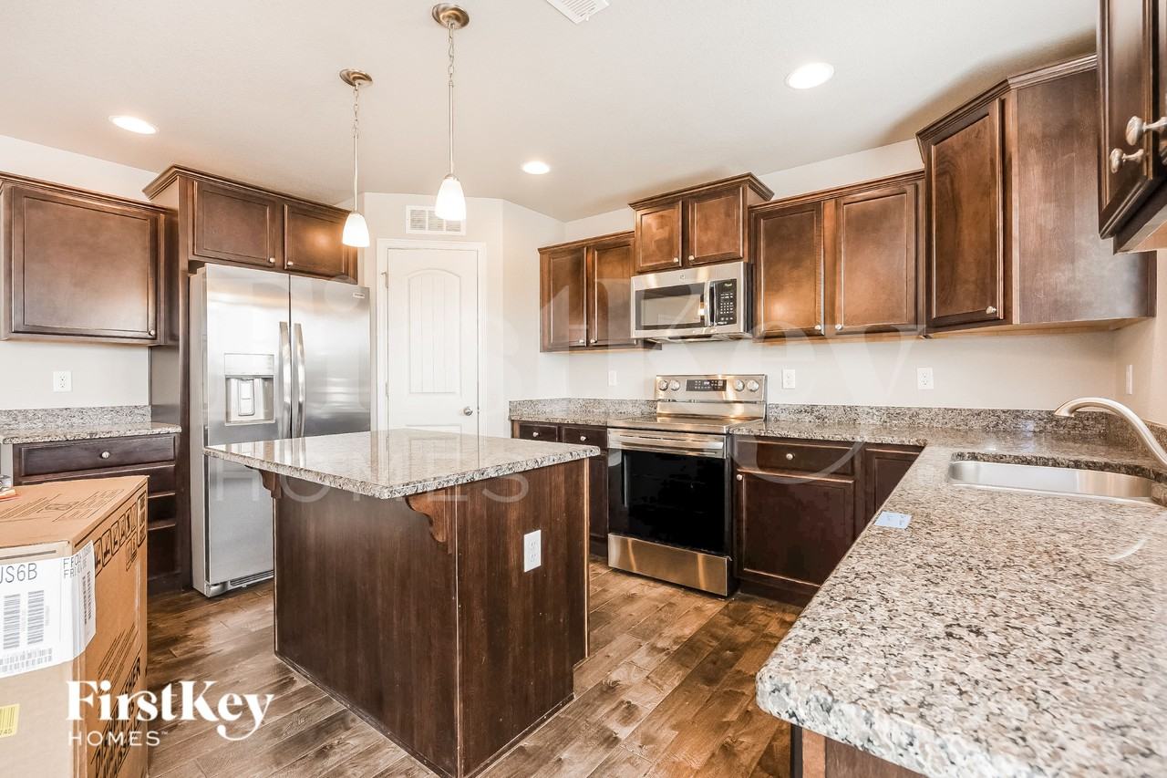 8517 Admiral Way - Photo 5 of 16