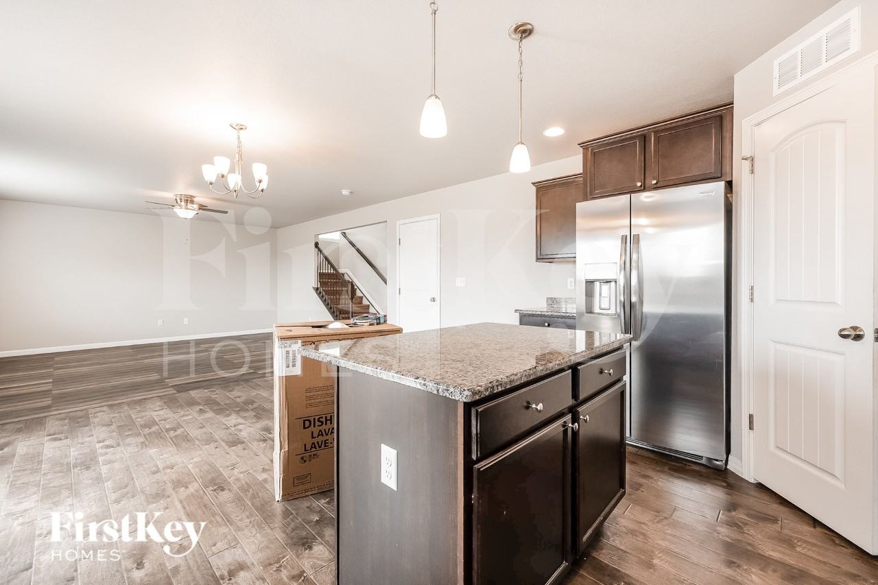 8517 Admiral Way - Photo 6 of 16