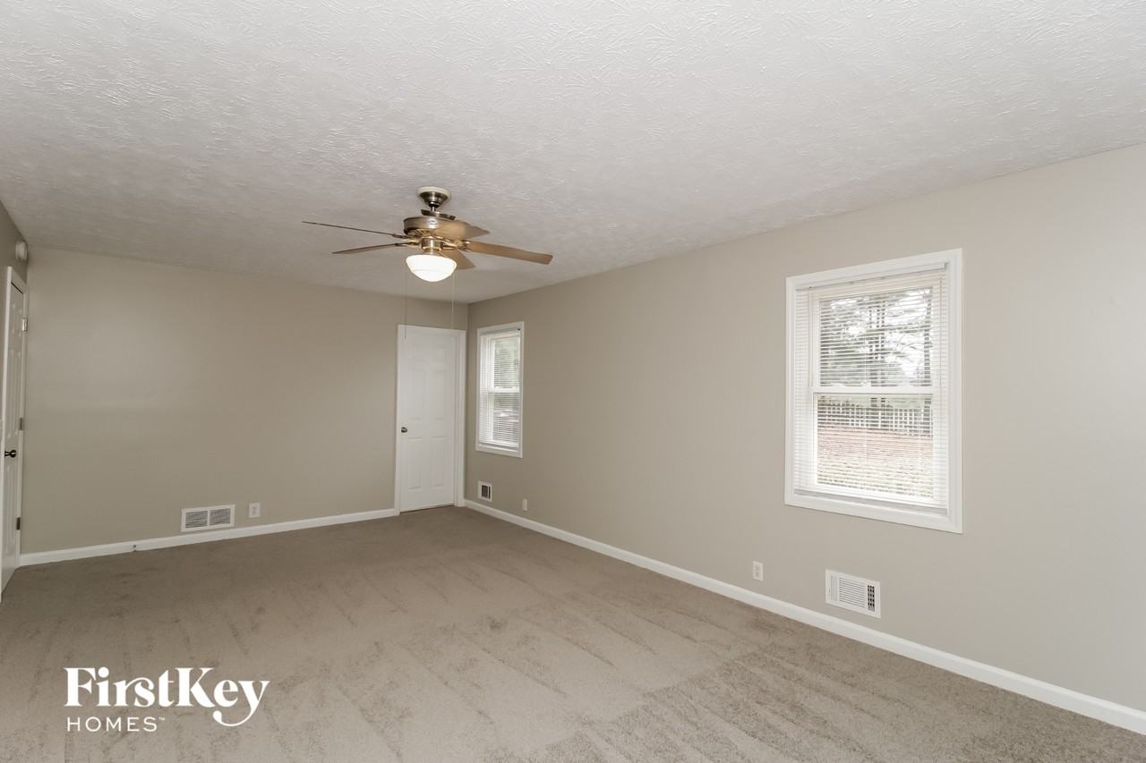 289 Angla Dr Se - Photo 2 of 15