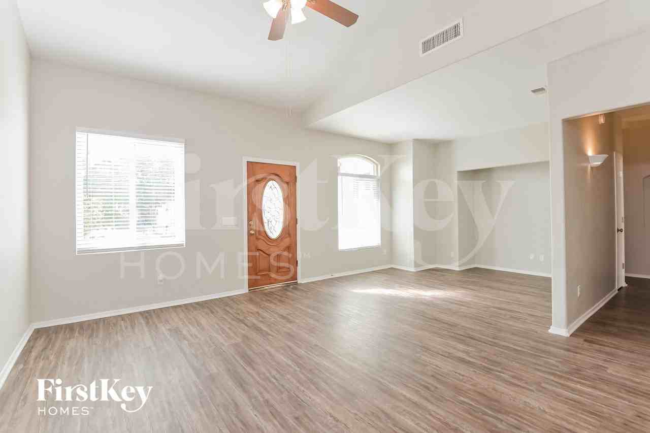 2920 W Calle Lucinda - Photo 2 of 15