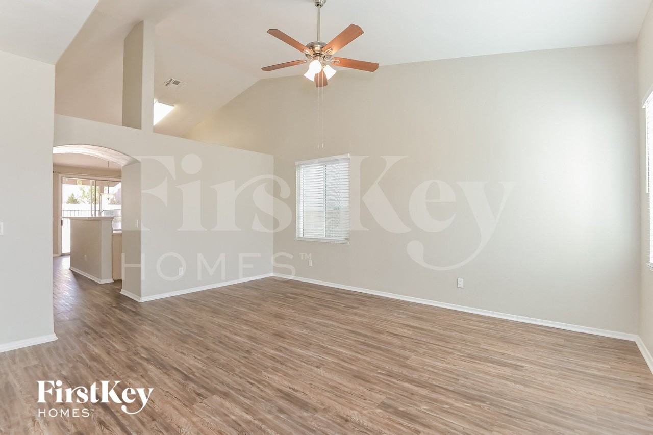 2920 W Calle Lucinda - Photo 3 of 15