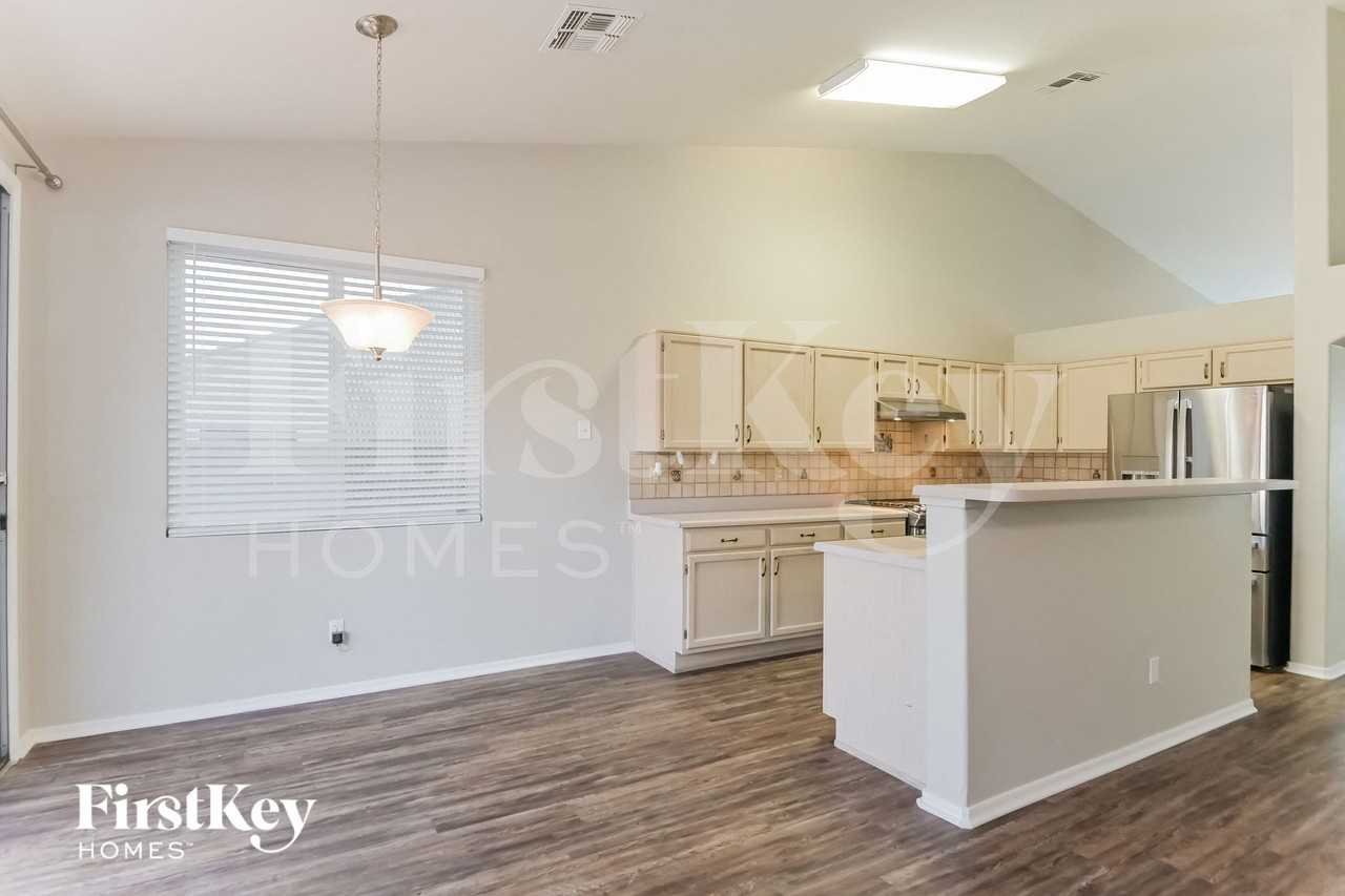 2920 W Calle Lucinda - Photo 5 of 15