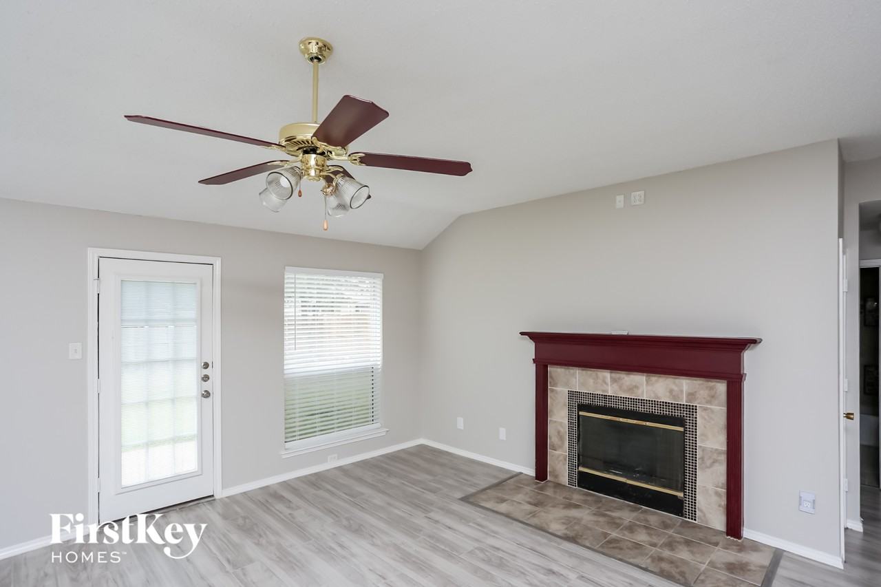 433 Asbury Dr - Photo 2 of 15