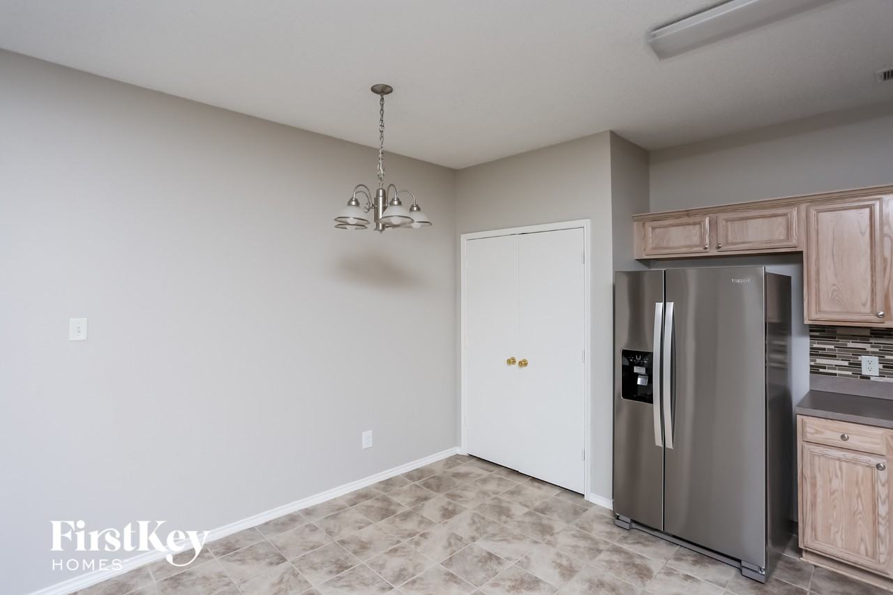 433 Asbury Dr - Photo 5 of 15