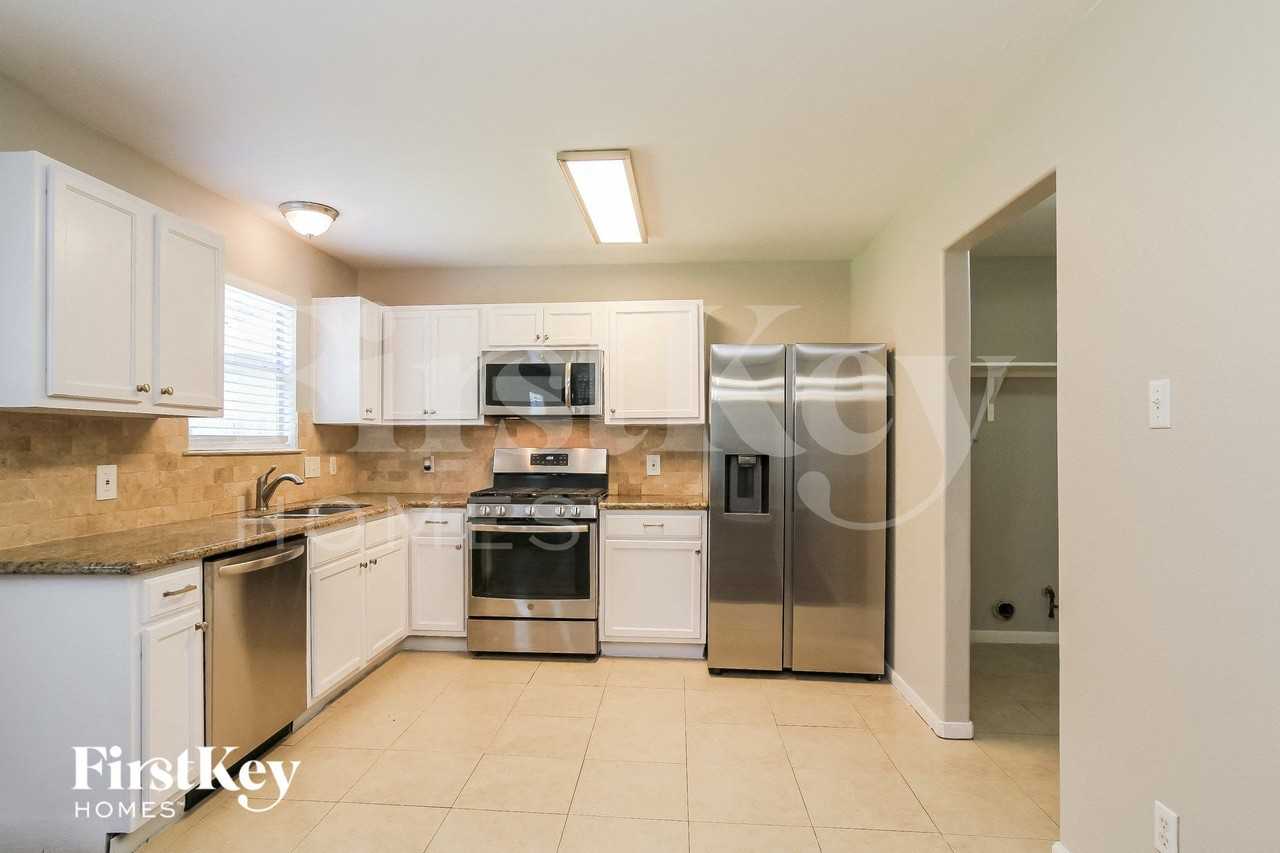 1910 Emerald Pathway Dr - Photo 7 of 15