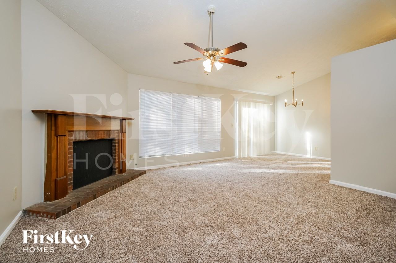 248 Hickory Trl - Photo 3 of 15