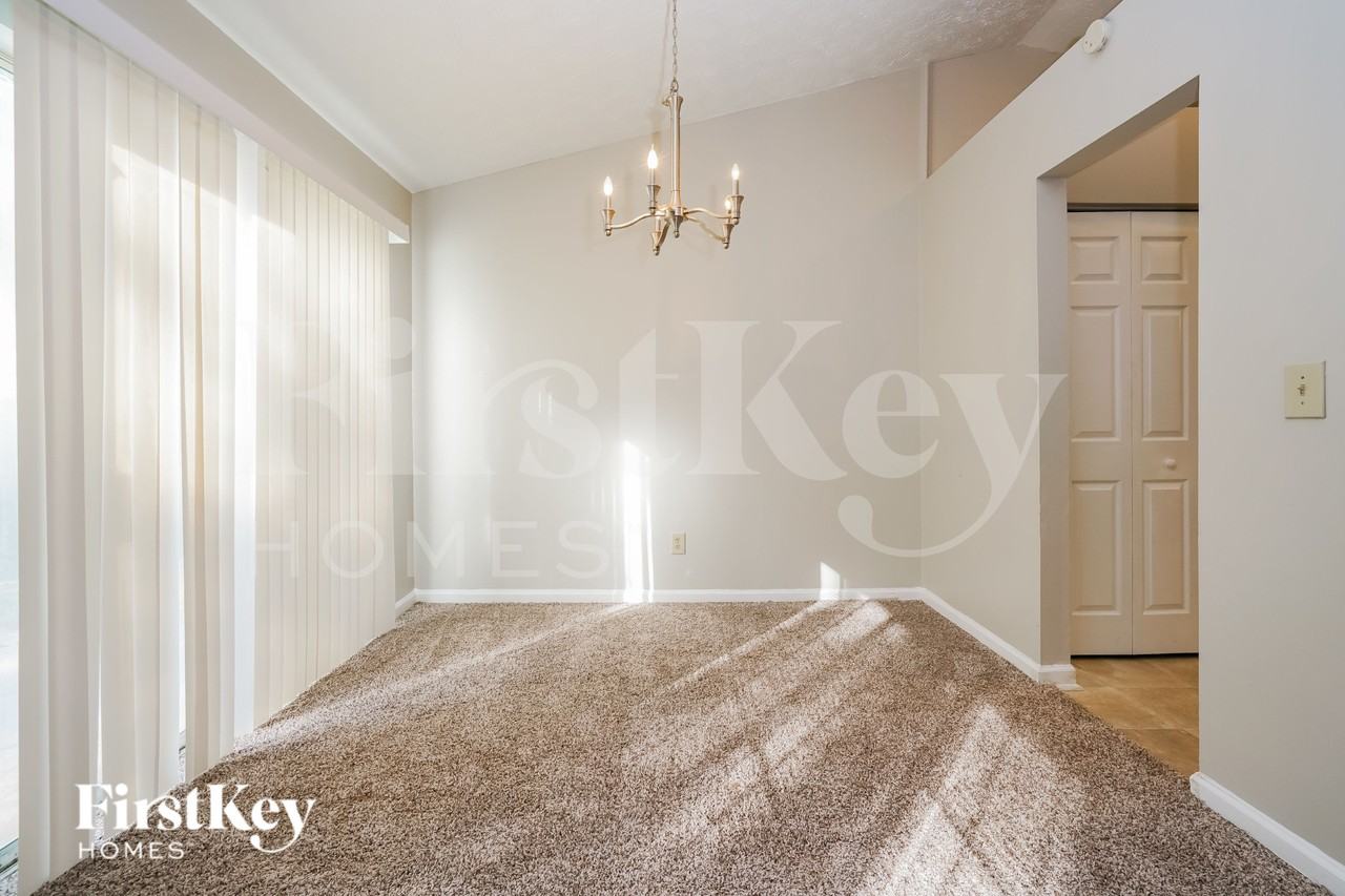 248 Hickory Trl - Photo 4 of 15