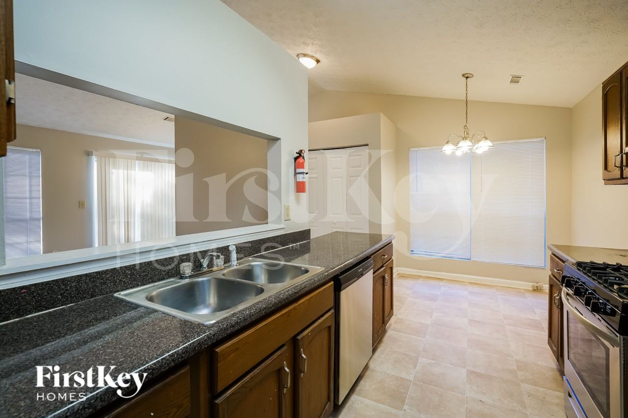 248 Hickory Trl - Photo 6 of 15