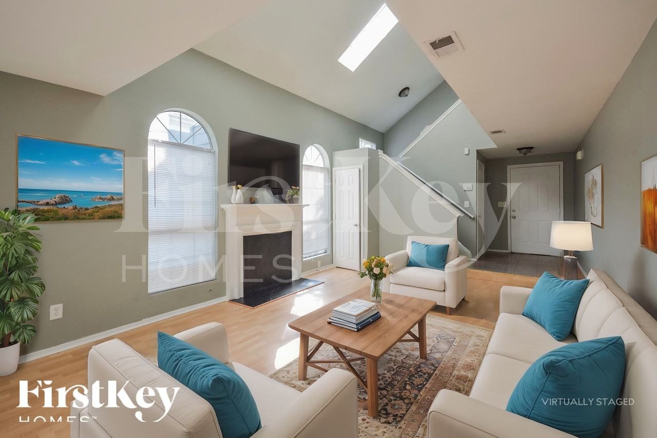 1240 Woodstream Dr - Photo 2 of 18