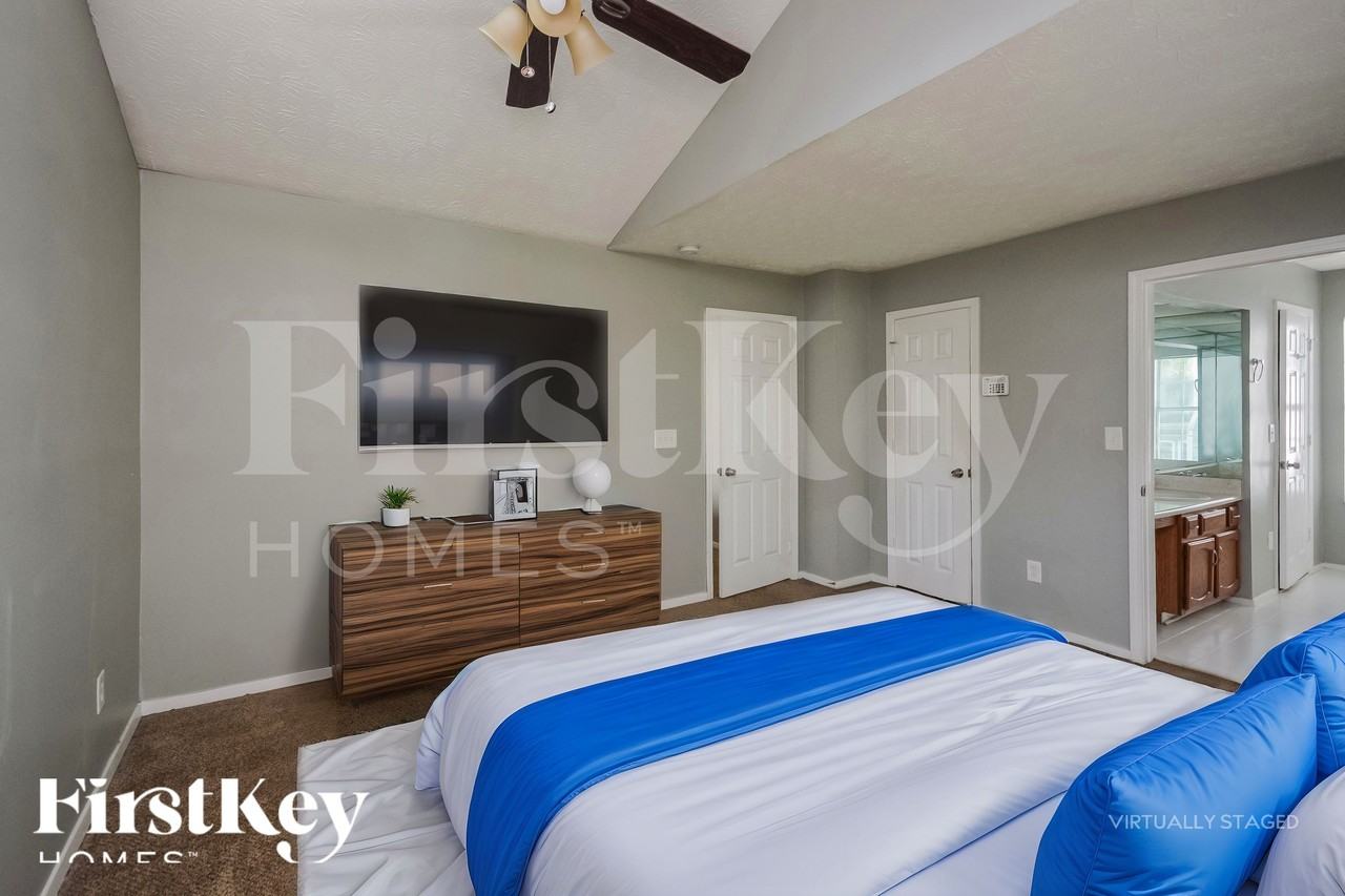 1240 Woodstream Dr - Photo 4 of 18