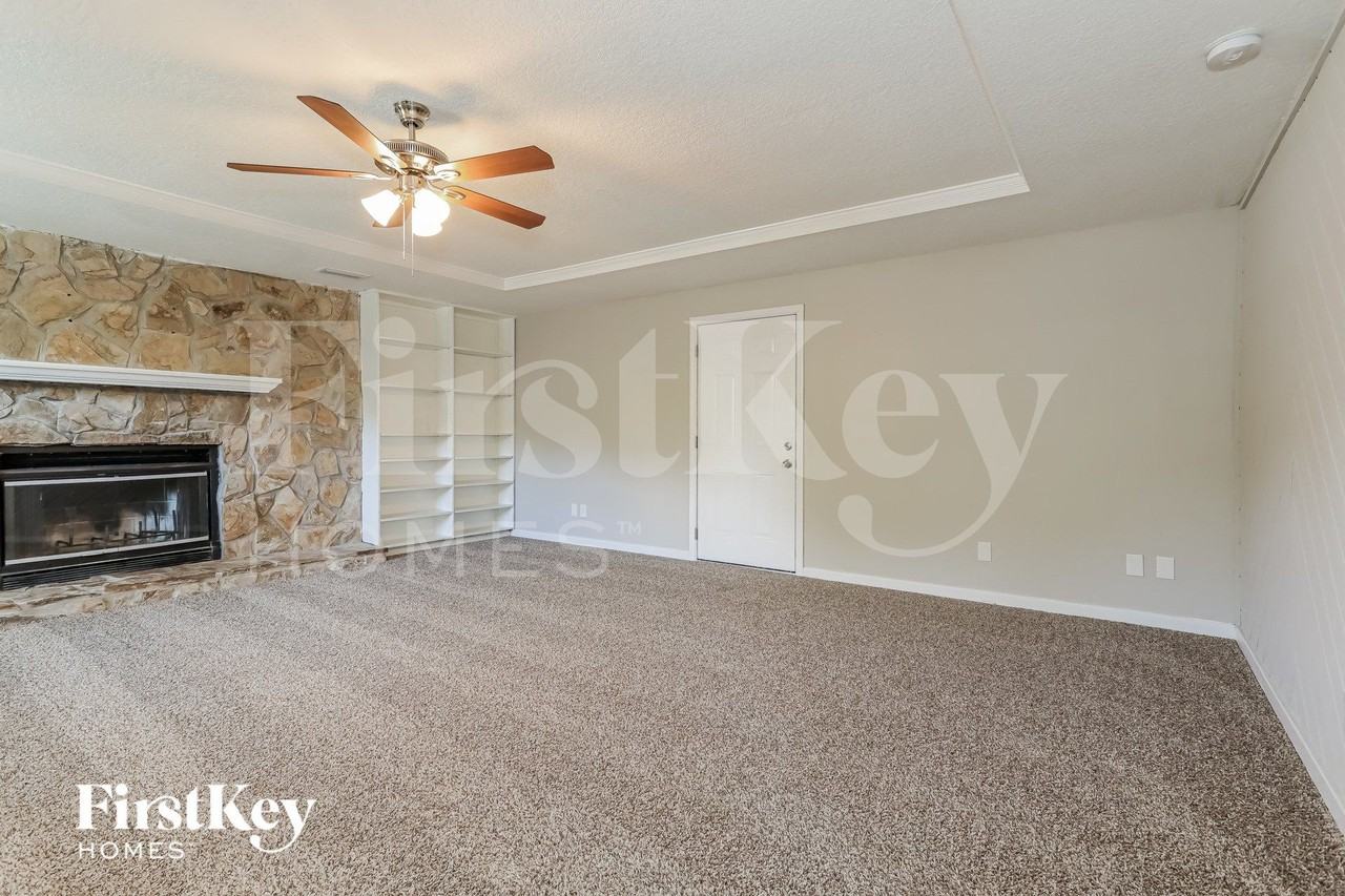 5323 Thoroughbred Blvd - Photo 3 of 14