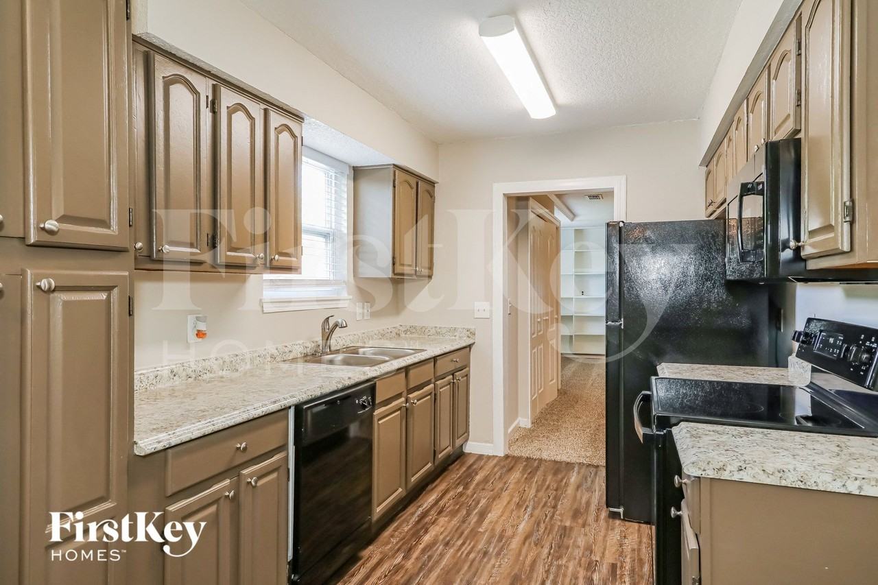 5323 Thoroughbred Blvd - Photo 5 of 14