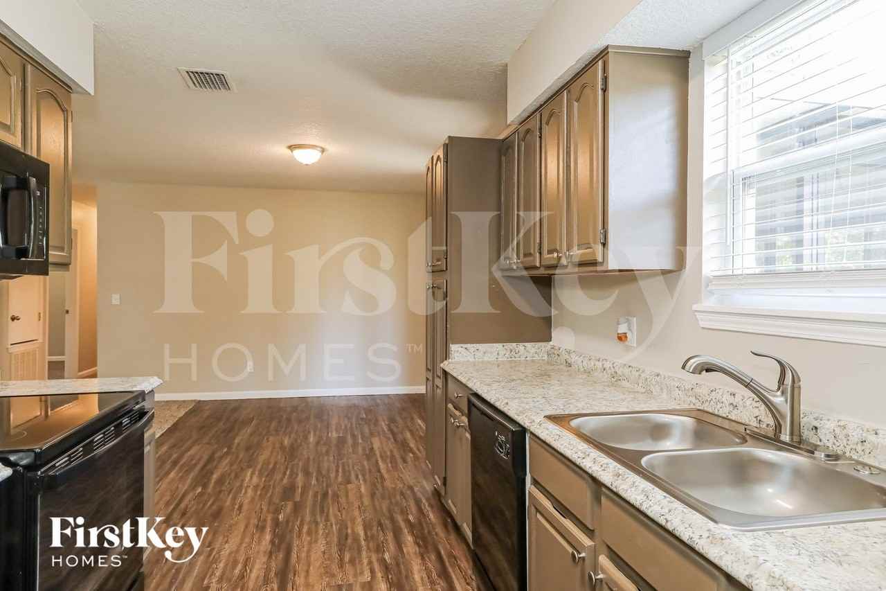 5323 Thoroughbred Blvd - Photo 6 of 14