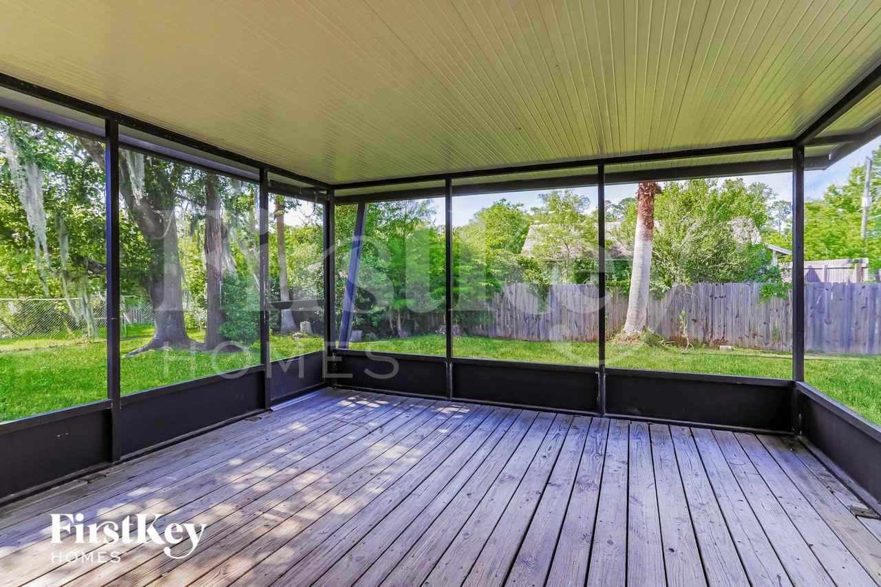 5323 Thoroughbred Blvd - Photo 7 of 14