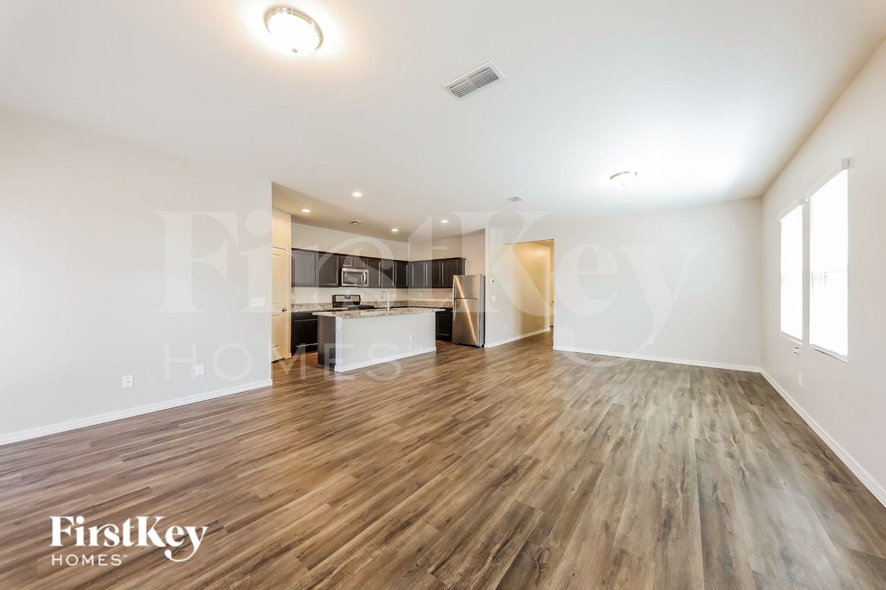 222 N 199th Ln - Photo 4 of 16