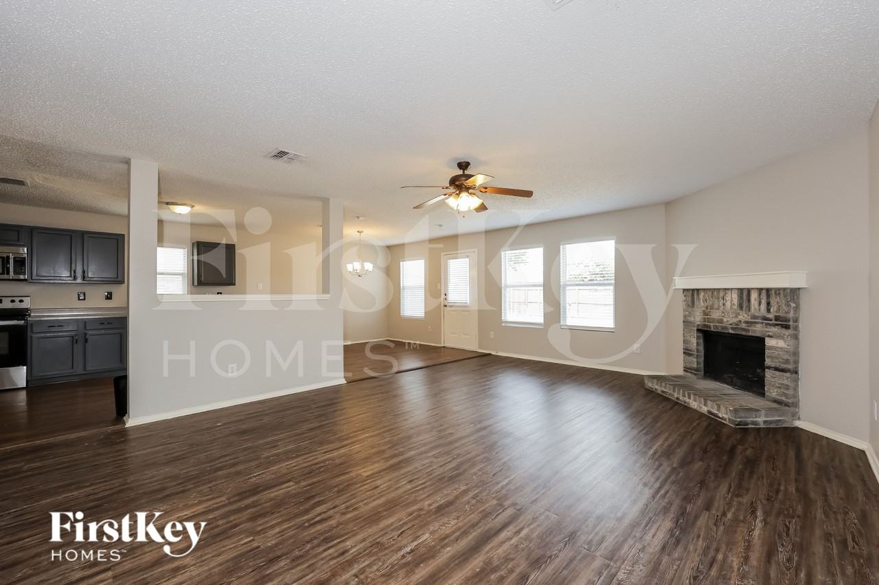 761 Lowe Dr - Photo 2 of 16