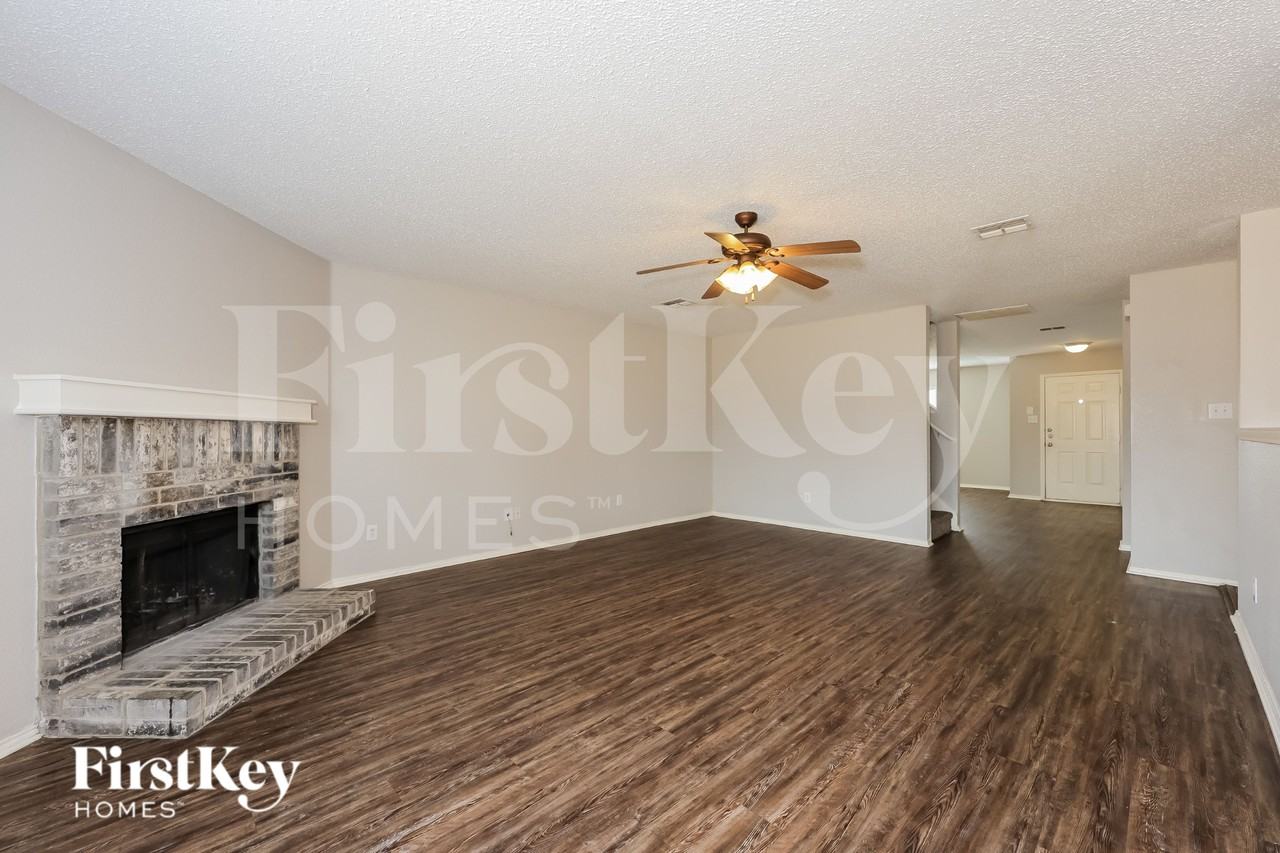 761 Lowe Dr - Photo 3 of 16