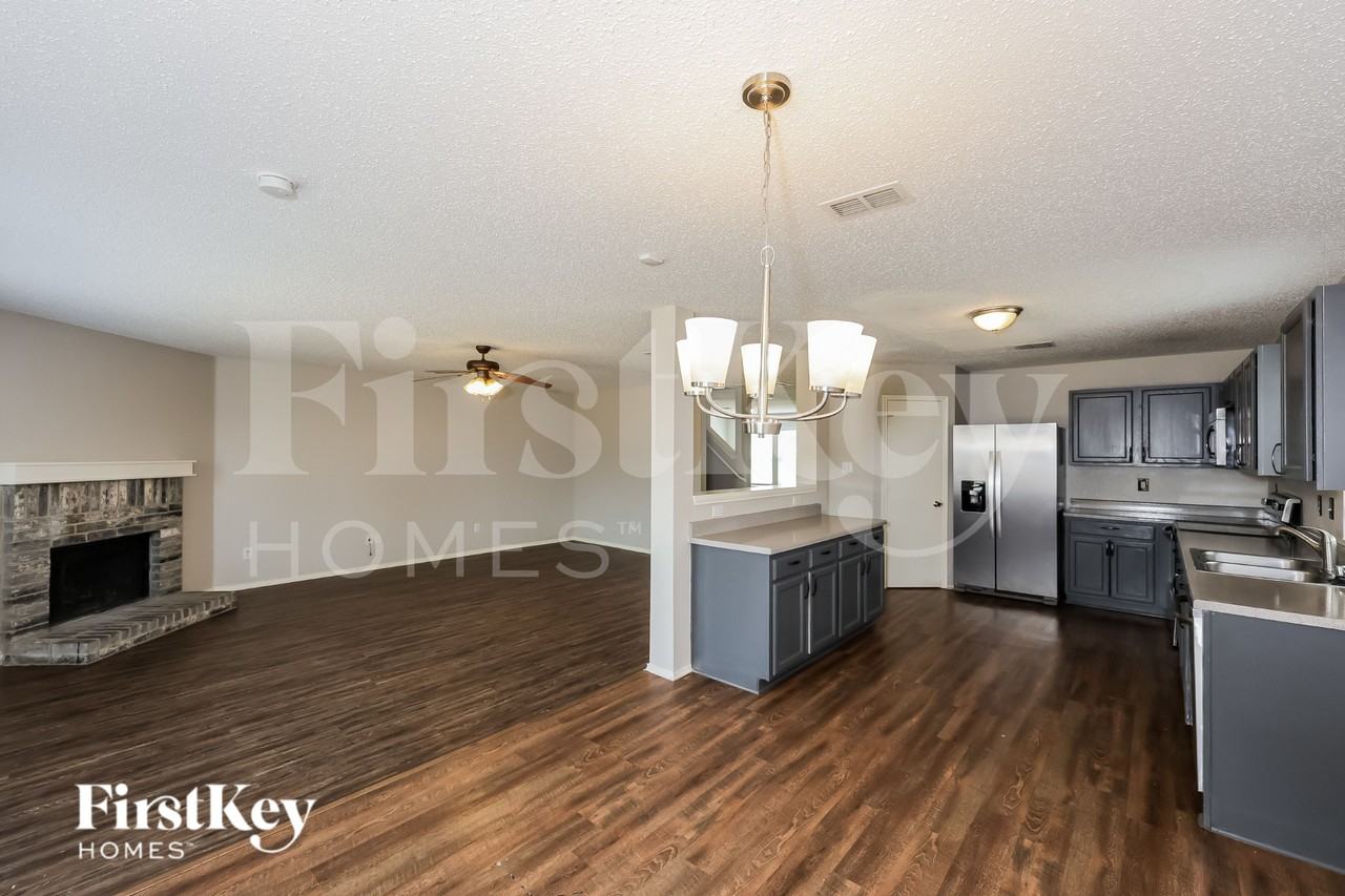 761 Lowe Dr - Photo 4 of 16