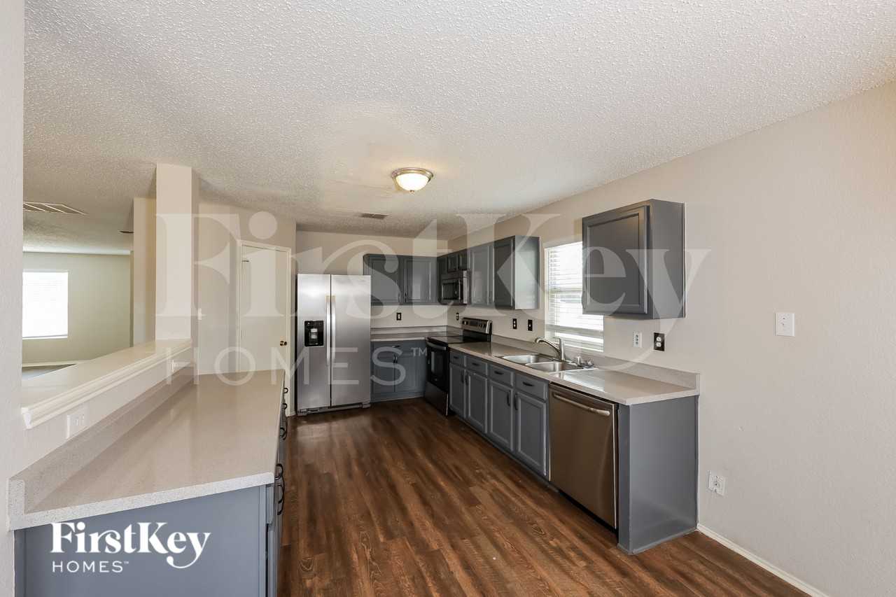 761 Lowe Dr - Photo 5 of 16