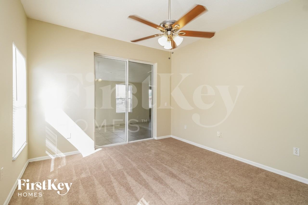 434 Bloomfield Dr - Photo 7 of 15